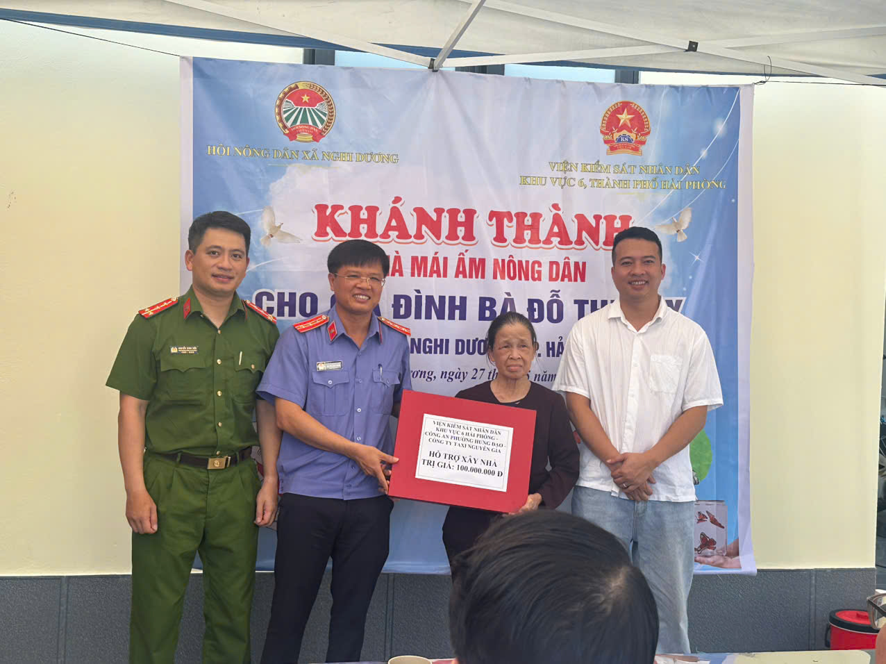 Công an phường Hưng Đạo phối hợp xây dựng và khánh thành nhà mái ấm nông dân